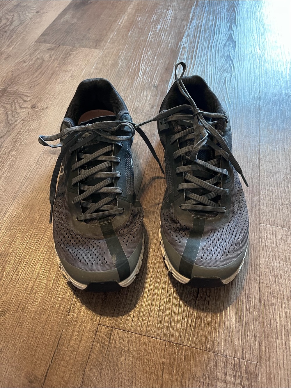 On Running women’s Gray Athletic Running Shoes black pink size 8.5